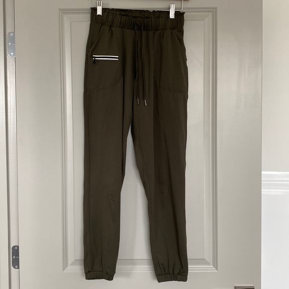 Women’s Joggers - Picture 3 of 9